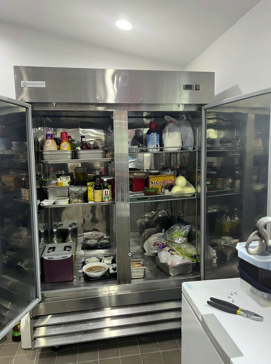 Commercial stainless steel reach-in refrigerator